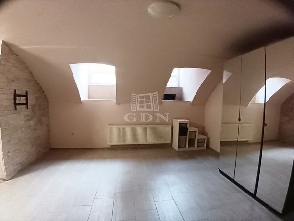 Eladó Budapest VIII. kerület Lakás (téglaépítésű)