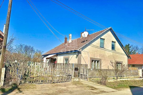 Продается Szentlőrinckáta Частный дом