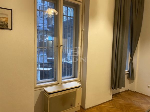 Eladó Budapest V. kerület Lakás (téglaépítésű)