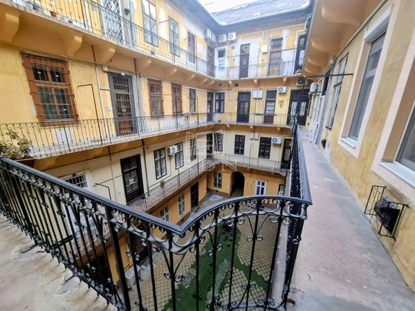 Eladó Budapest VI. kerület Lakás