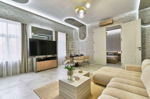 出卖 Budapest VI. kerület 公寓房（砖头）