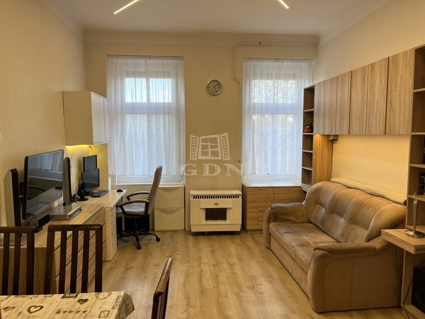 Eladó Budapest VIII. kerület Lakás