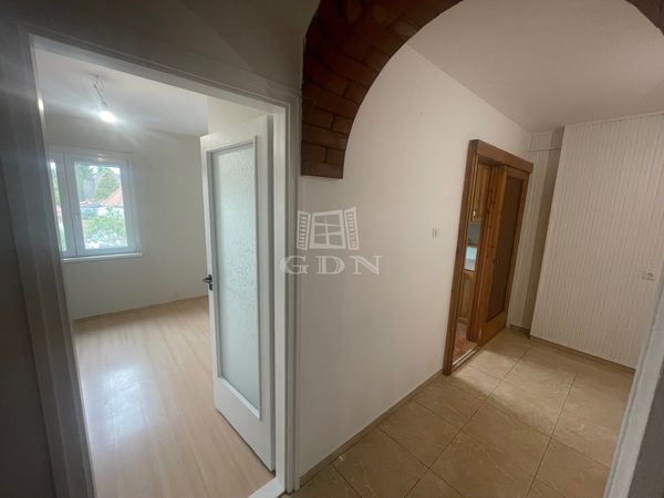 Eladó Szeged Sorház