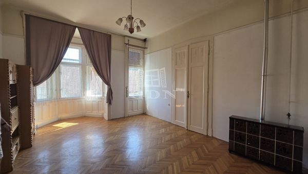 Eladó Szeged Lakás (téglaépítésű)