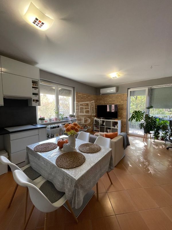 Eladó Szeged Lakás (téglaépítésű)