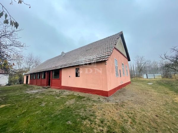 出卖 Zákányszék 农场