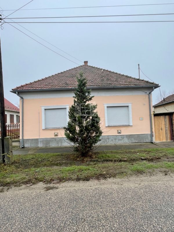 Eladó Kistelek Családi ház