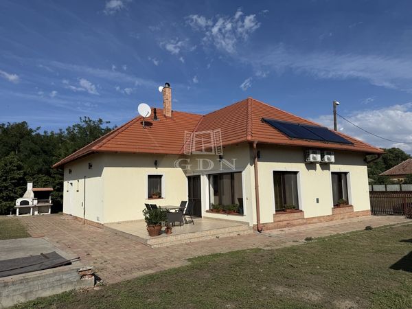 Eladó Csanytelek Családi ház