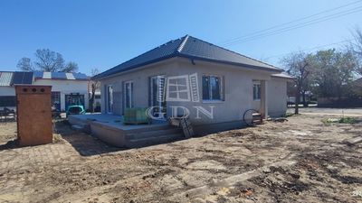 Újszentiván Совмещенный дом - 90.000.000 HUF