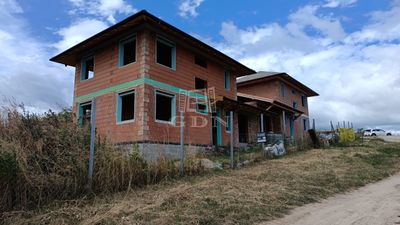 Kerepes Ikerház - 63.000.000 Ft