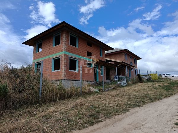 Eladó Kerepes Ikerház