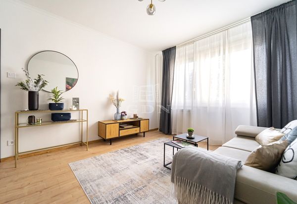 Eladó Budapest IX. kerület Lakás (panel)