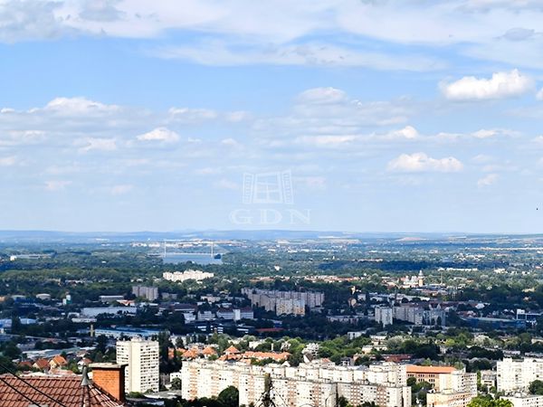 Eladó Budapest III. kerület Lakás (téglaépítésű)