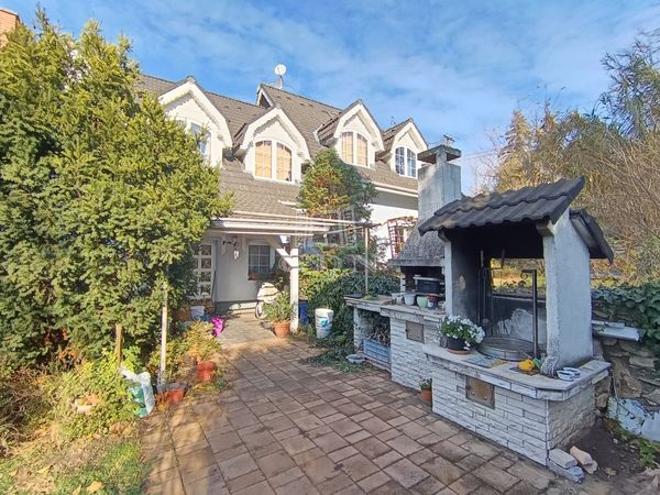 Eladó Erdőkertes Családi ház