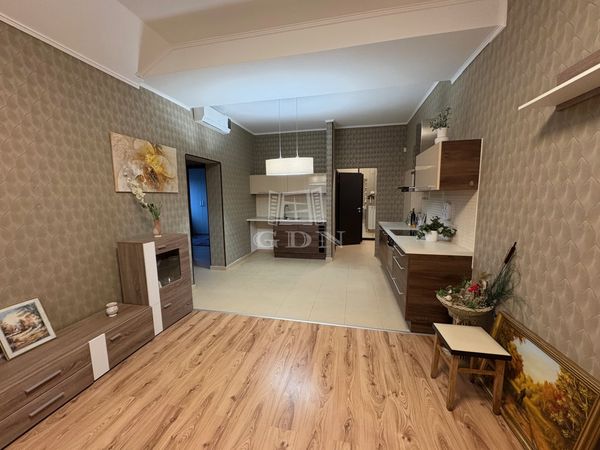 Eladó Veresegyház Lakás (téglaépítésű)