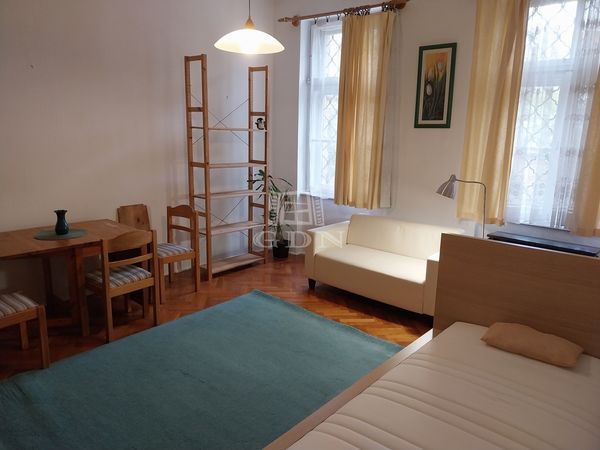 Kiadó Budapest I. kerület Lakás (téglaépítésű)