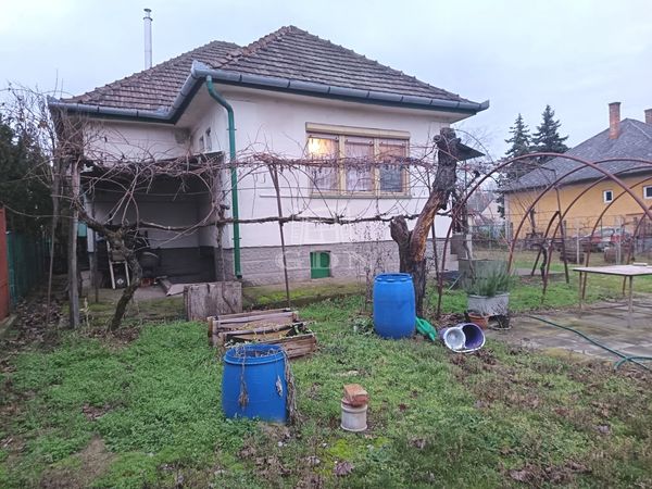 Eladó Veresegyház Családi ház