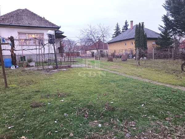 Eladó Veresegyház Családi ház