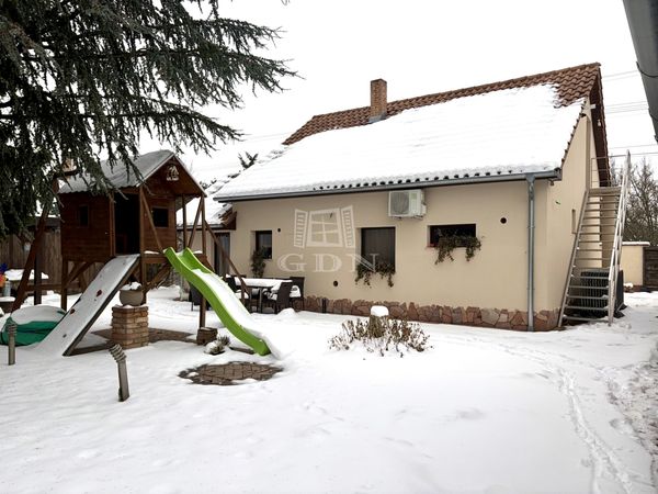 Eladó Fót Családi ház