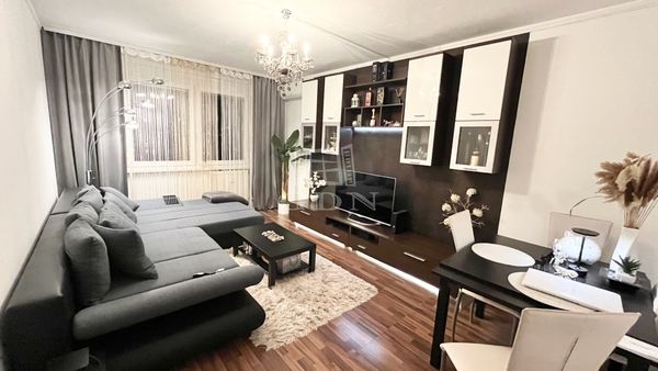 Eladó Budapest XV. kerület Lakás