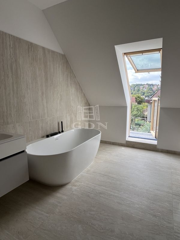 Eladó Budapest II. kerület Ikerház