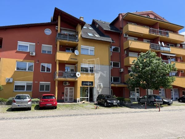 Eladó Szigetszentmiklós Üzlethelyiség