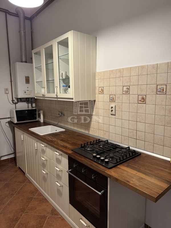 Kiadó Budapest VII. kerület Lakás (téglaépítésű)