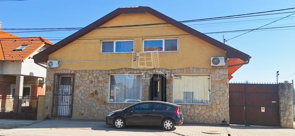 For sale Taksony Family House