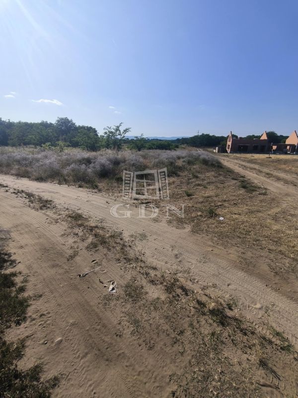 Eladó Fót Telek