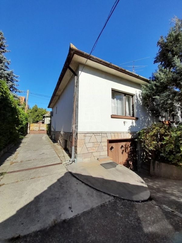 Eladó Vác Családi ház