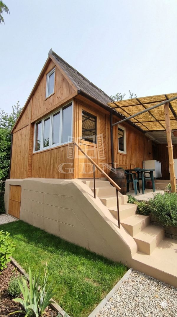 Eladó Dunabogdány Nyaraló