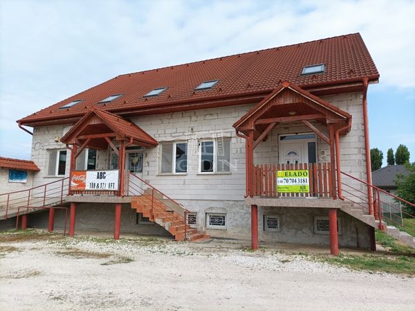 Eladó Bicske Családi ház