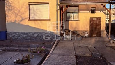 Esztergom Ikerház - 51.900.000 Ft