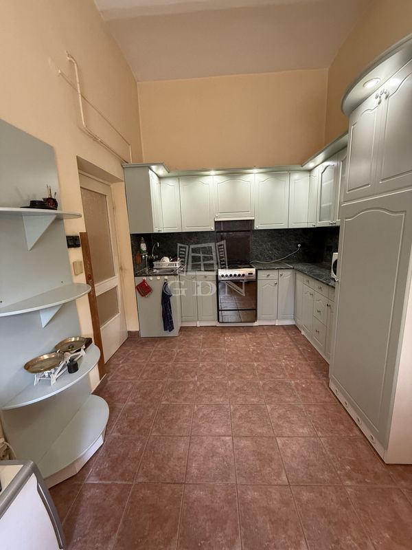 Eladó Székesfehérvár Lakás (téglaépítésű)