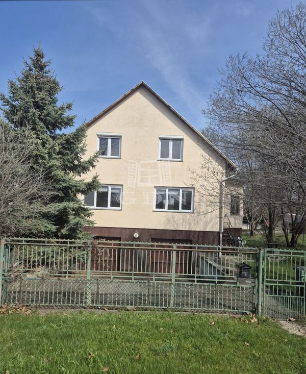 Eladó Százhalombatta Családi ház