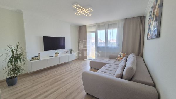 Eladó Százhalombatta Lakás (panel)