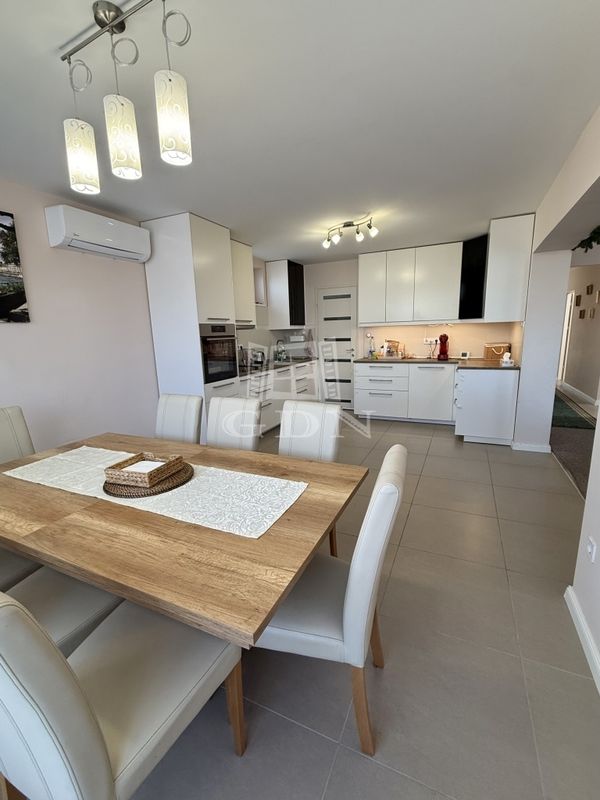 Eladó Velence Családi ház