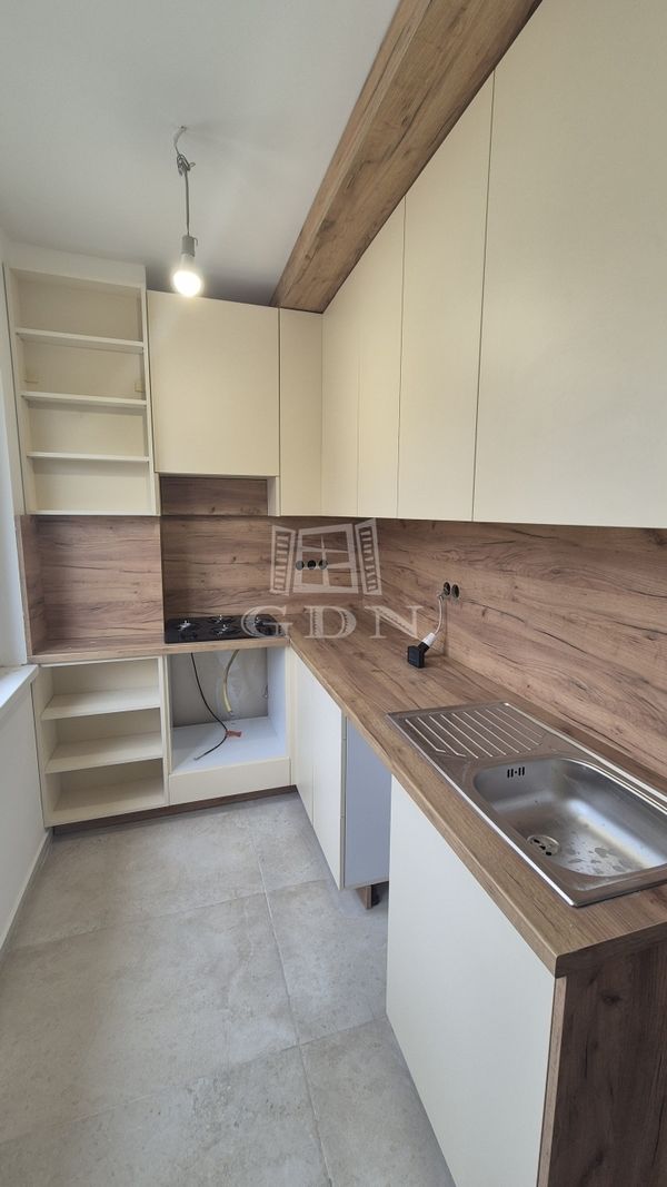 出卖 Százhalombatta 公寓房（非砖头）