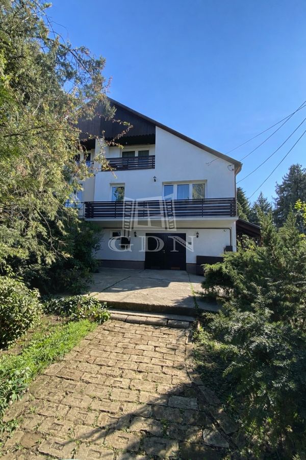 出卖 Budaörs 双面别墅