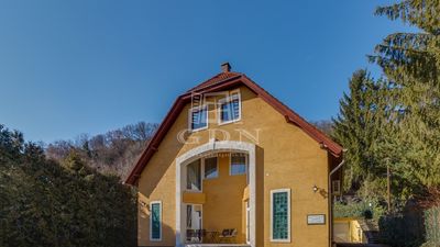 Szentendre Vendéglátás - 285.000.000 Ft