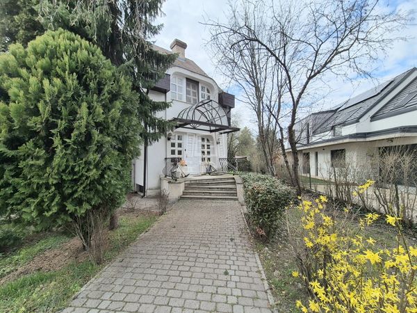 Eladó Budapest III. kerület Családi ház