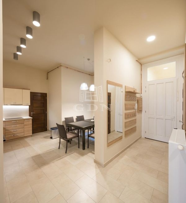 Продается Budapest VI. kerület Квартира (кирпичная)