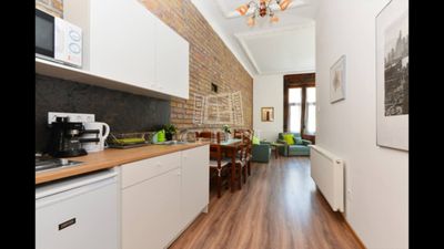 Budapest VIII. kerület Vendéglátás - 186.000.000 Ft