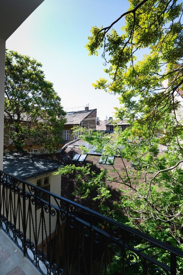 Eladó Budapest VI. kerület Lakás (téglaépítésű)