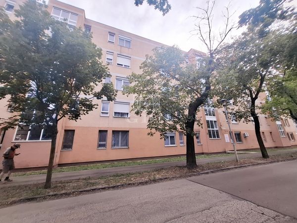 Eladó Budapest X. kerület Lakás (csúsztatott zsalu)