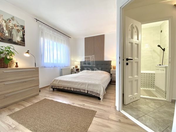 Eladó Budapest IV. kerület Lakás (csúsztatott zsalu)