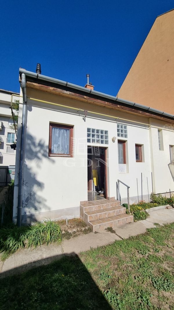 Eladó Budapest XIX. kerület Ikerház