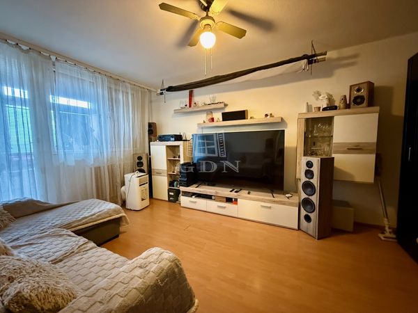 Eladó Budapest III. kerület Lakás (panel)