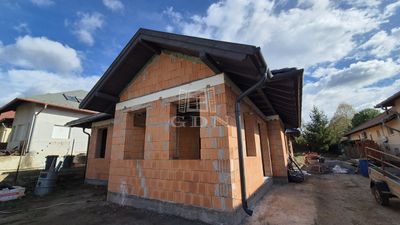 Ecser Ikerház - 89.900.000 Ft