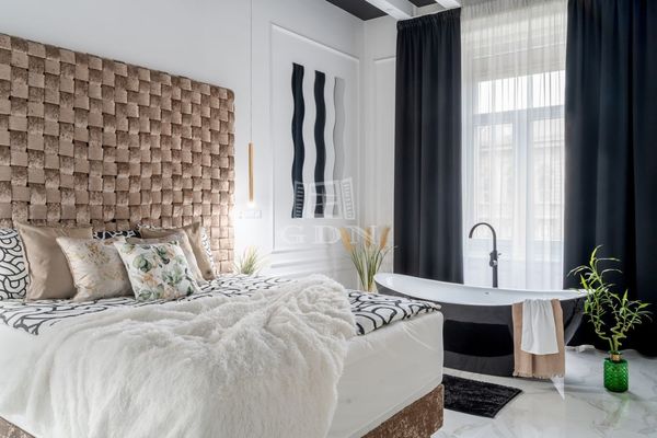 Eladó Budapest VI. kerület Lakás (téglaépítésű)